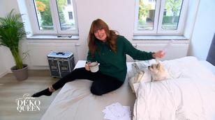 Julia hat die Nacht auf dem Sofa verbracht