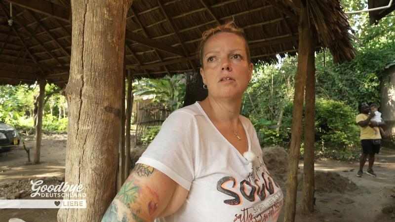 Janine und Atu wagen den Probeumzug ins Buschland