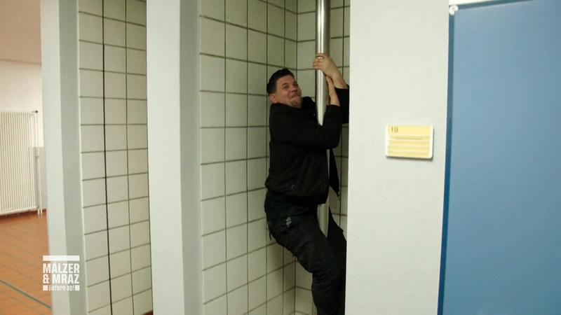 Tim spielt gern mit dem Feuer