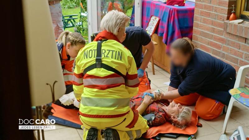 Schmerztherapie für eine Frau mit ausgekugelter Hüfte