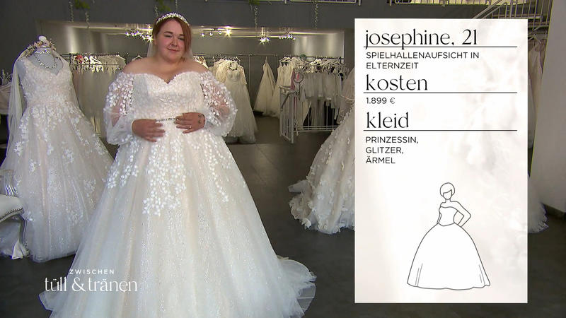 Zwei Traumkleider stehen zur Auswahl