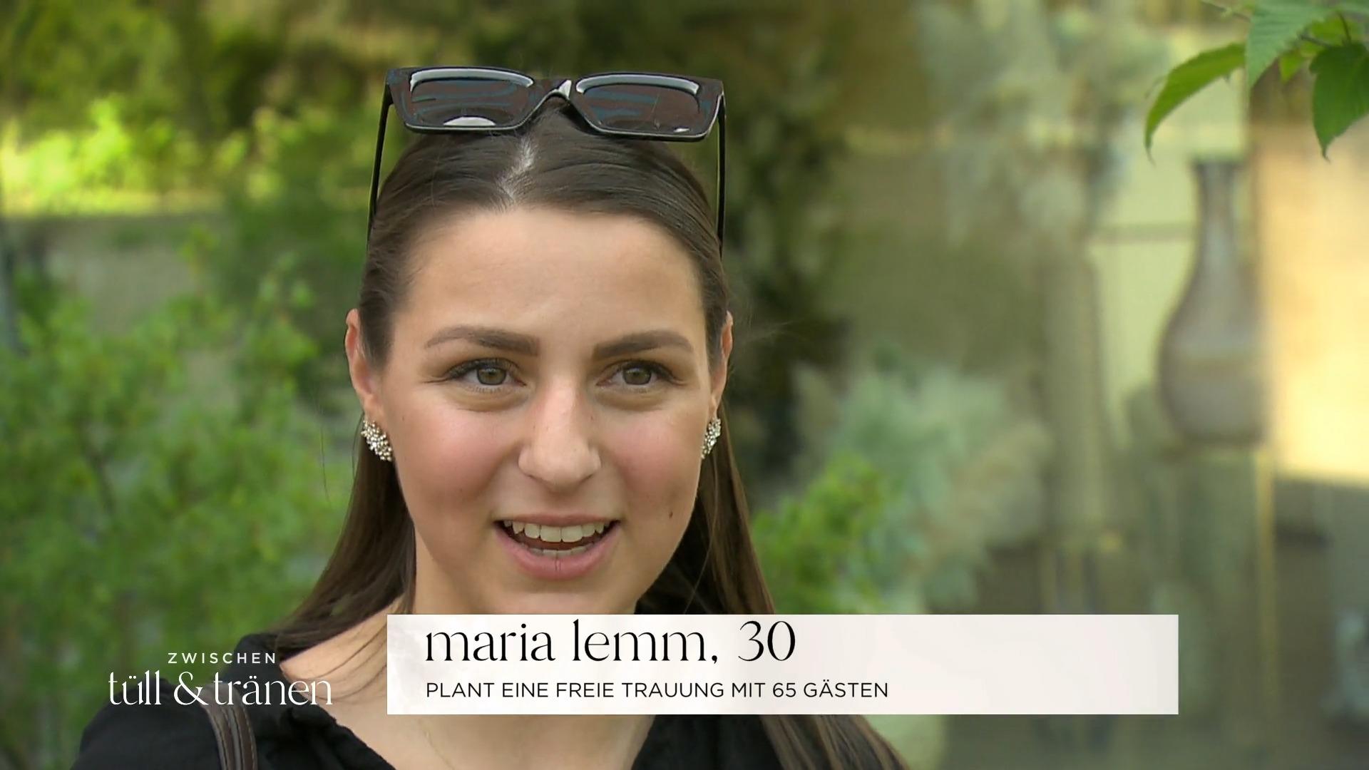 Braut Maria sucht ein neues Kleid