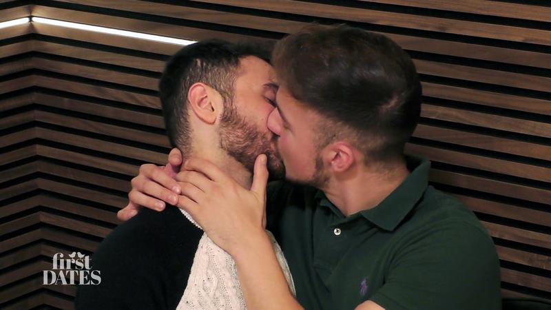 Leidenschaftliche Knutscherei in der Fotobox