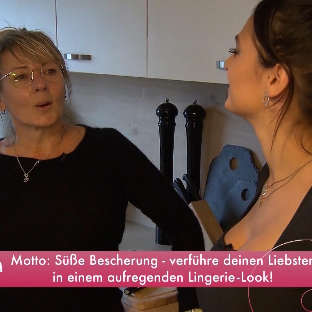Pauline muss mit ihrer Mutti heiße Dessous kaufen