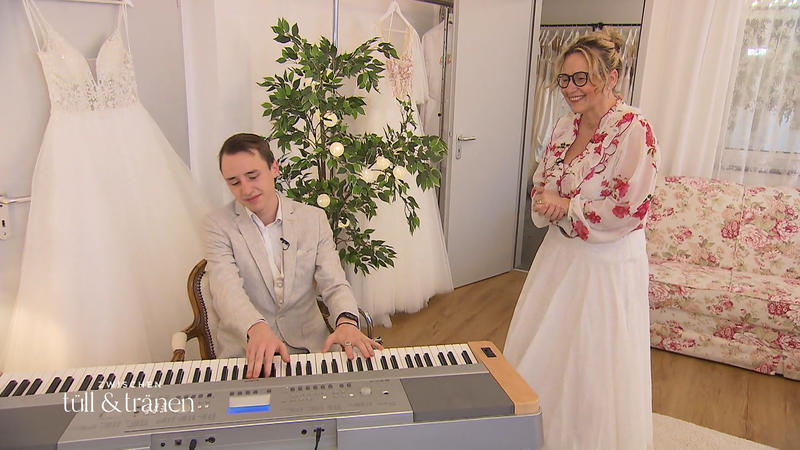 Carolin und ihr Sohn musizieren gemeinsam