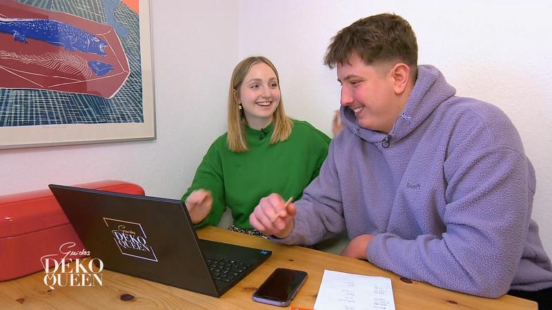 Lara und Cedric shoppen im Internet