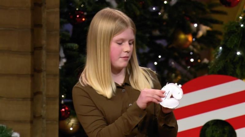Sarah präsentiert wie ein Profi