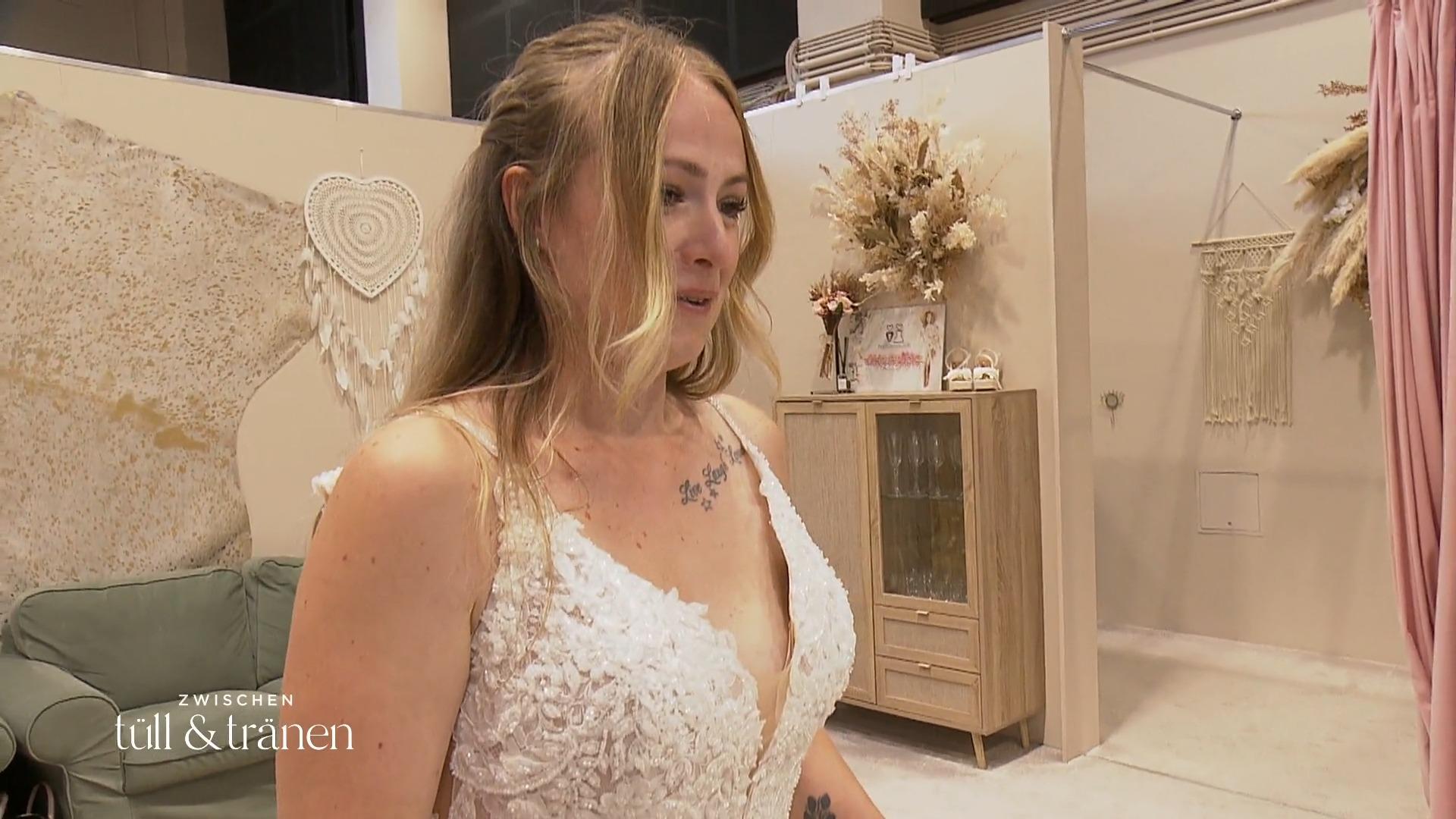 Cindy sucht das perfekte A-Linien-Kleid