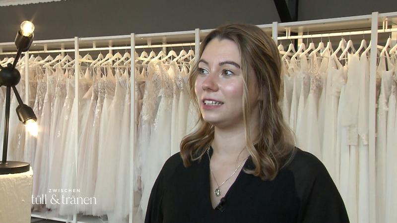 Lenas erstes Kleid setzt auf cleane Eleganz