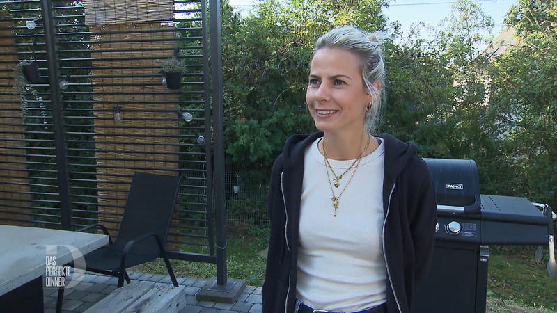 Linda lebt abgeschieden mitten in der Natur