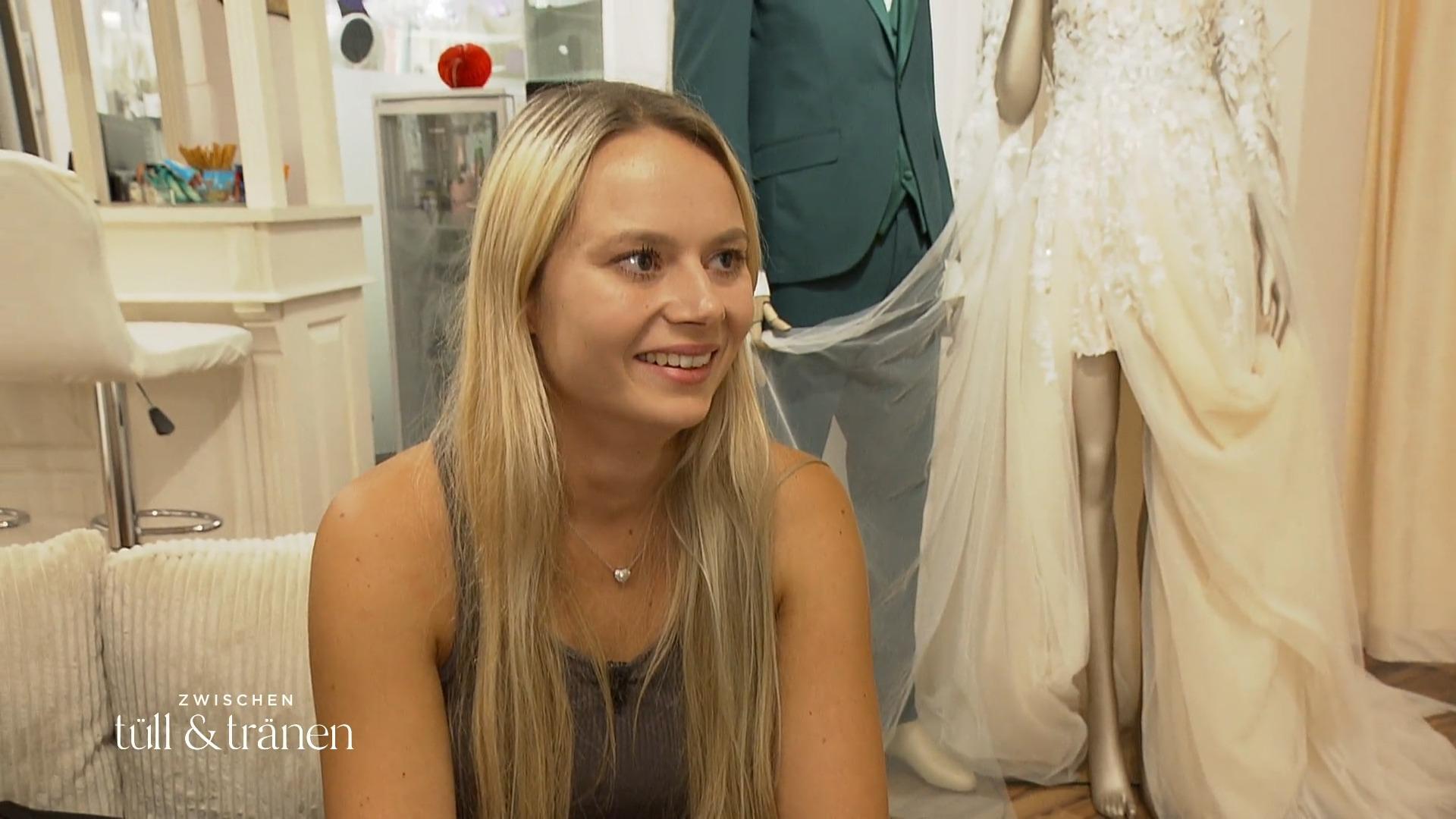 Vivianes Suche nach dem Standesamt-Kleid