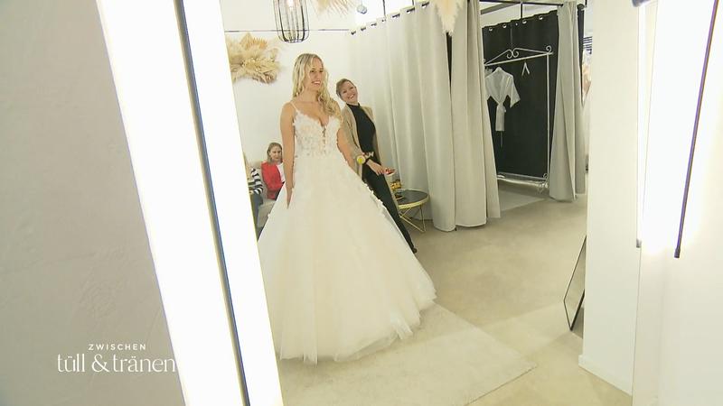 Sara sucht ein Prinzessinnenkleid ohne Glitzer