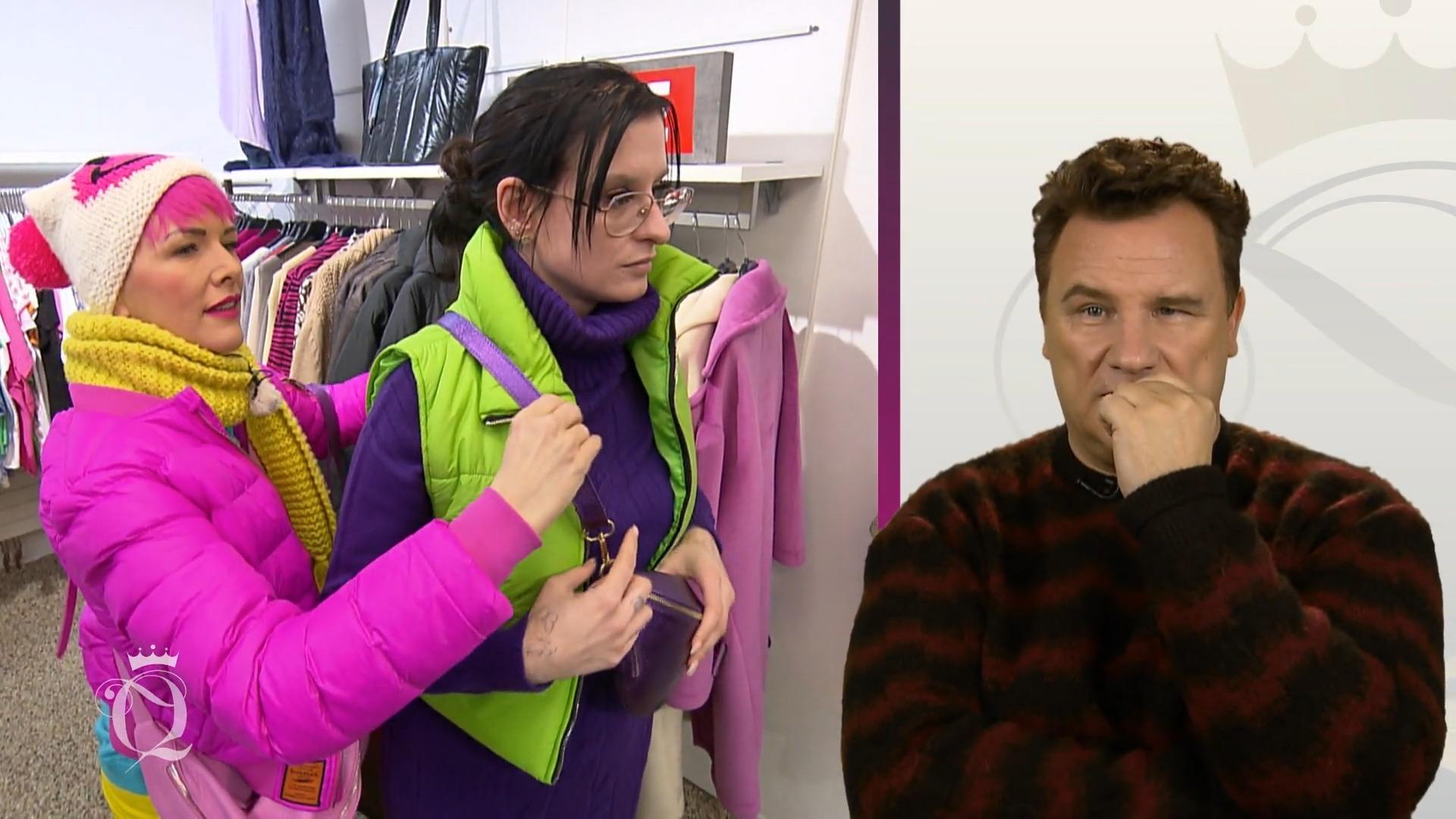 Kandidatin Romina vertraut ihrer Shoppingbegleiterin