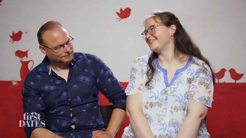 Adi und Jochen teilen ihre Leidenschaft für Karaoke