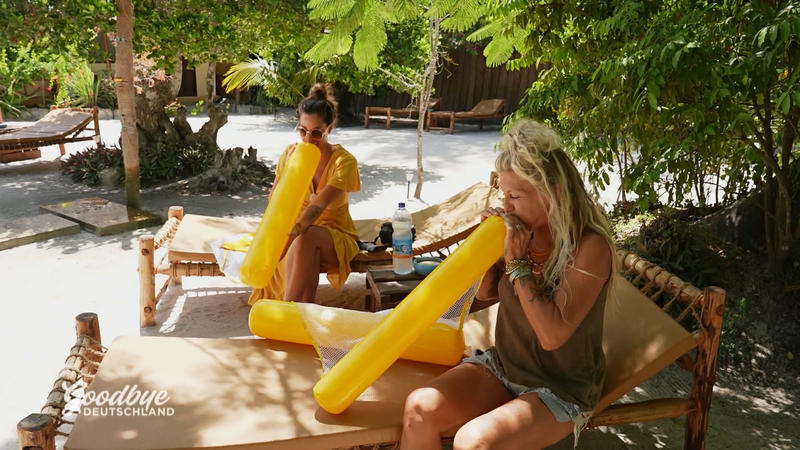 Eine Sonntags-Brunch-Pool-Party