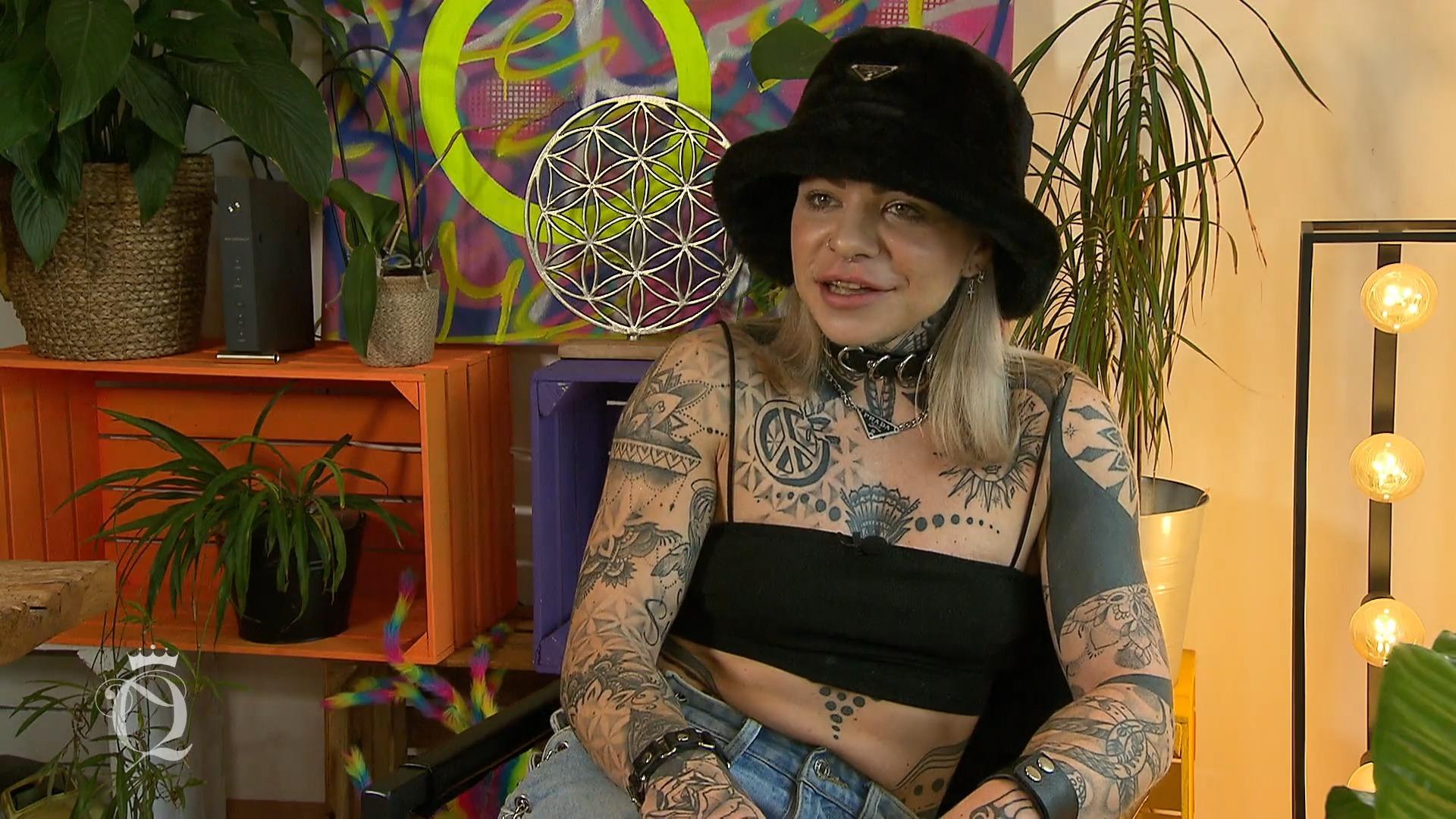 Tattoo-Model Alena sucht das Traum-Outfit
