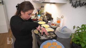 Maxine kämpft mit der Kokos-Creme