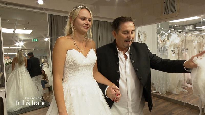 Wer bestimmt bei Vivianes Brautkleid-Suche?