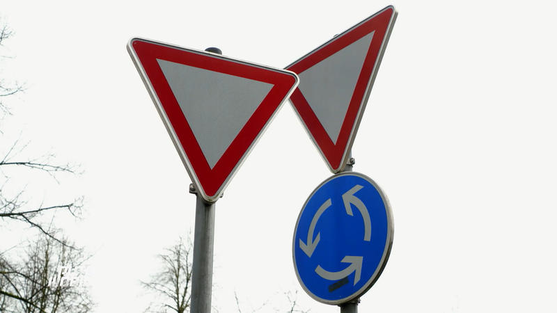 Anni prüft: wie viele Straßenschilder sind sinnvoll?