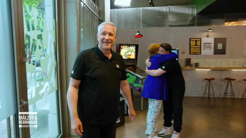 Dieser Gast macht Tim Mälzer richtig happy