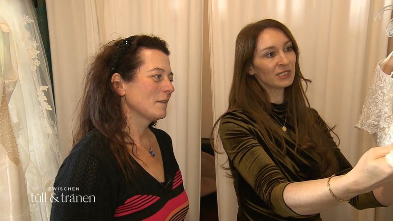 Karin sucht das perfekte Strandkleid