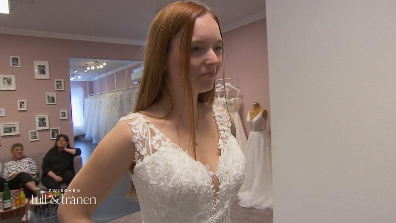 Charline träumt von einem figurbetonten Kleid
