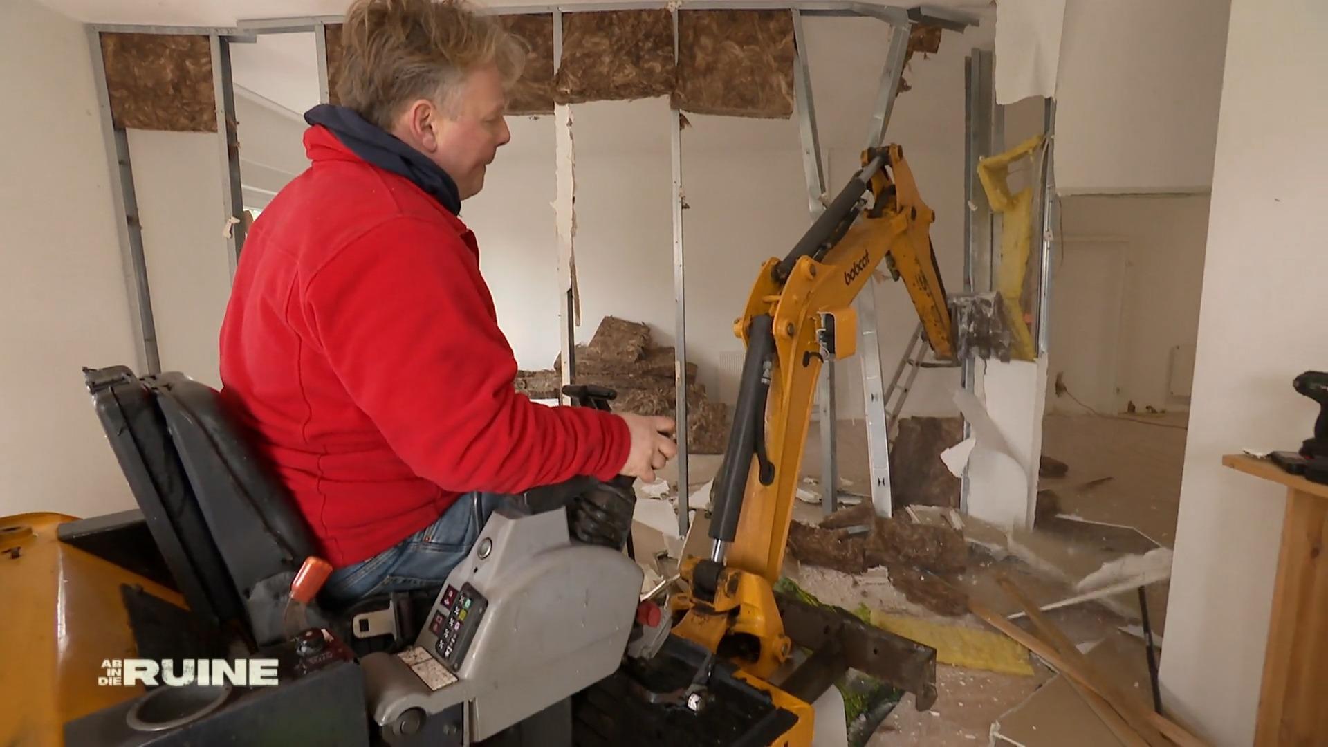 Artur und Steffi reißen Mauern ein