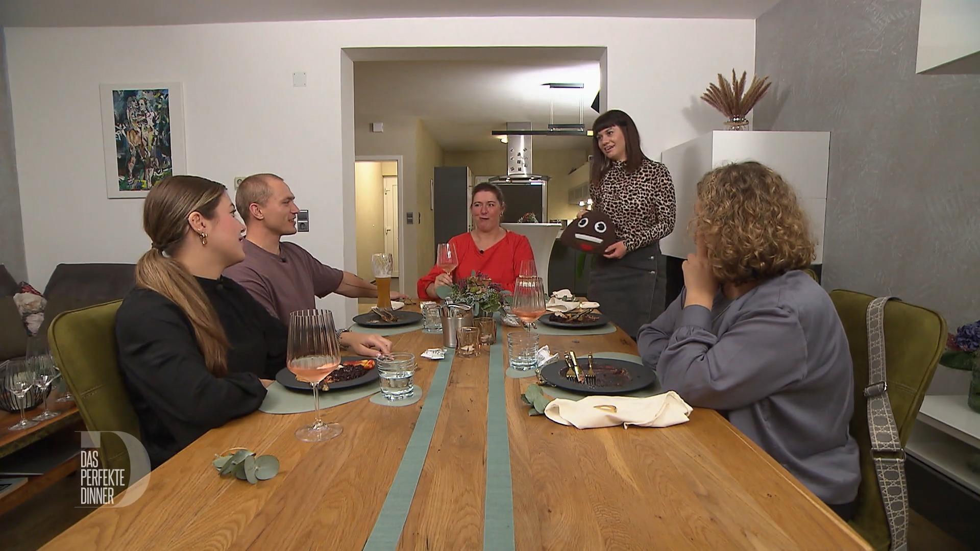 Anjas Ding im Flur fasziniert Fine