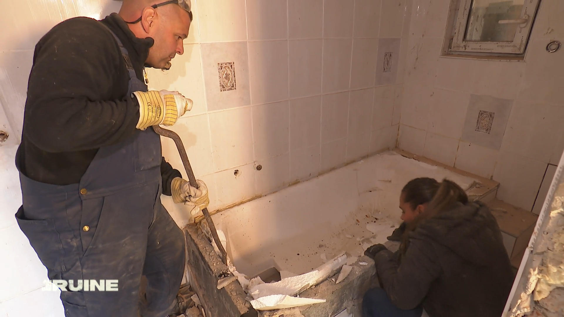 Hält Tims verletztes Knie die Bauarbeiten durch?