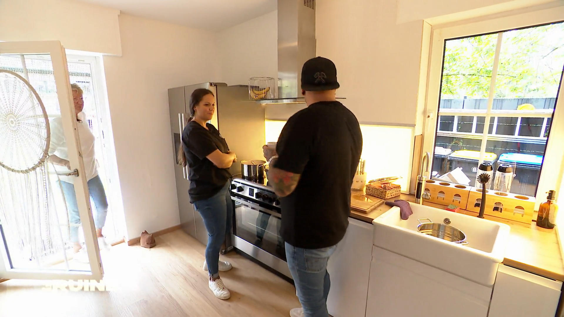 Sabrina liebt ihre neue Küche