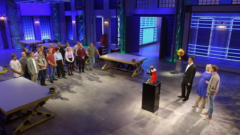 Die Jury bewertet die Pinguin-Kreationen der Kandidaten