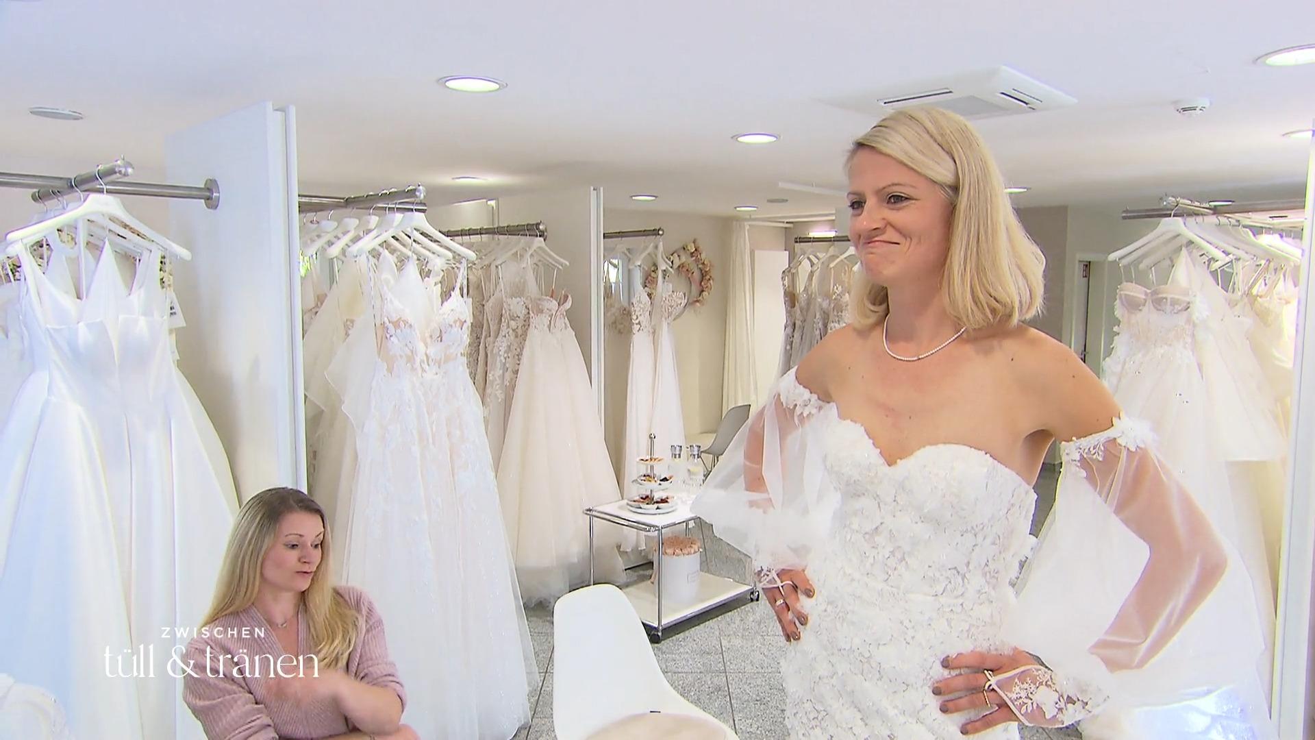 Findet Rebecca ihr Traumkleid?