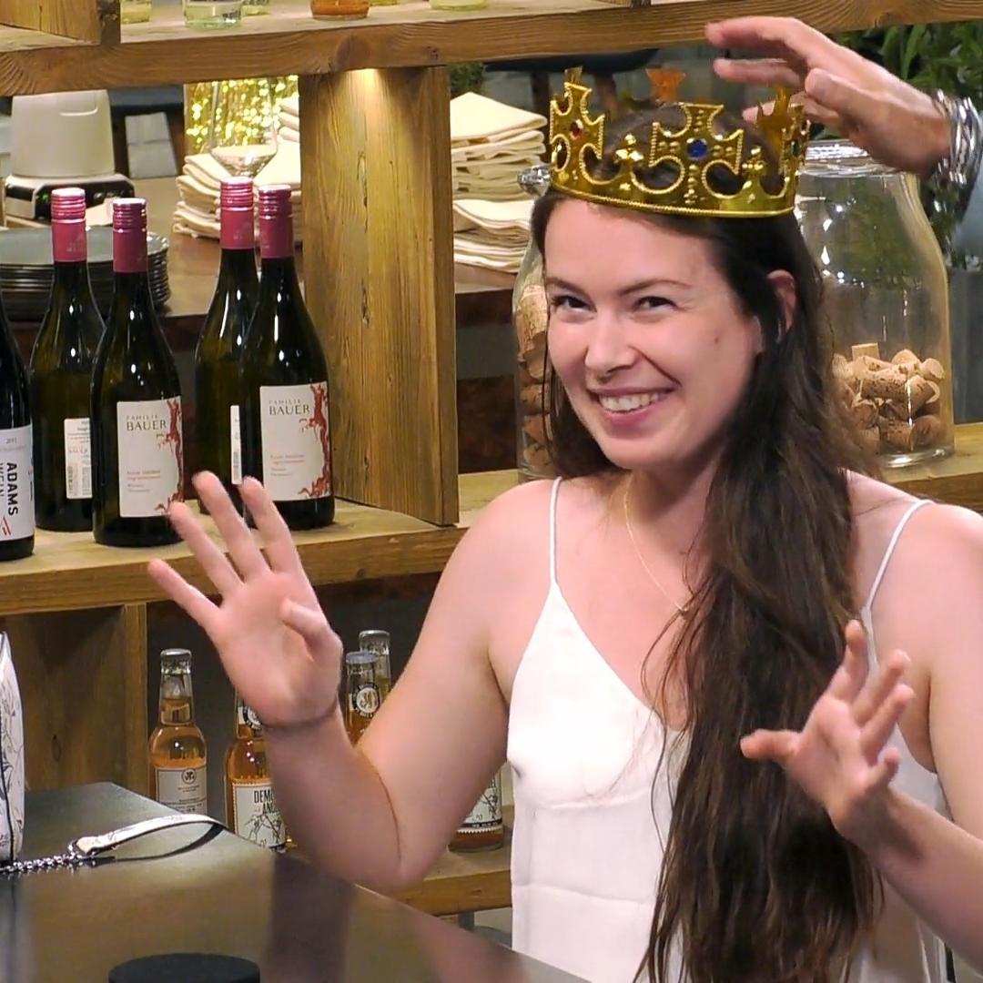 Tina bezeichnet sich als Bierkönigin