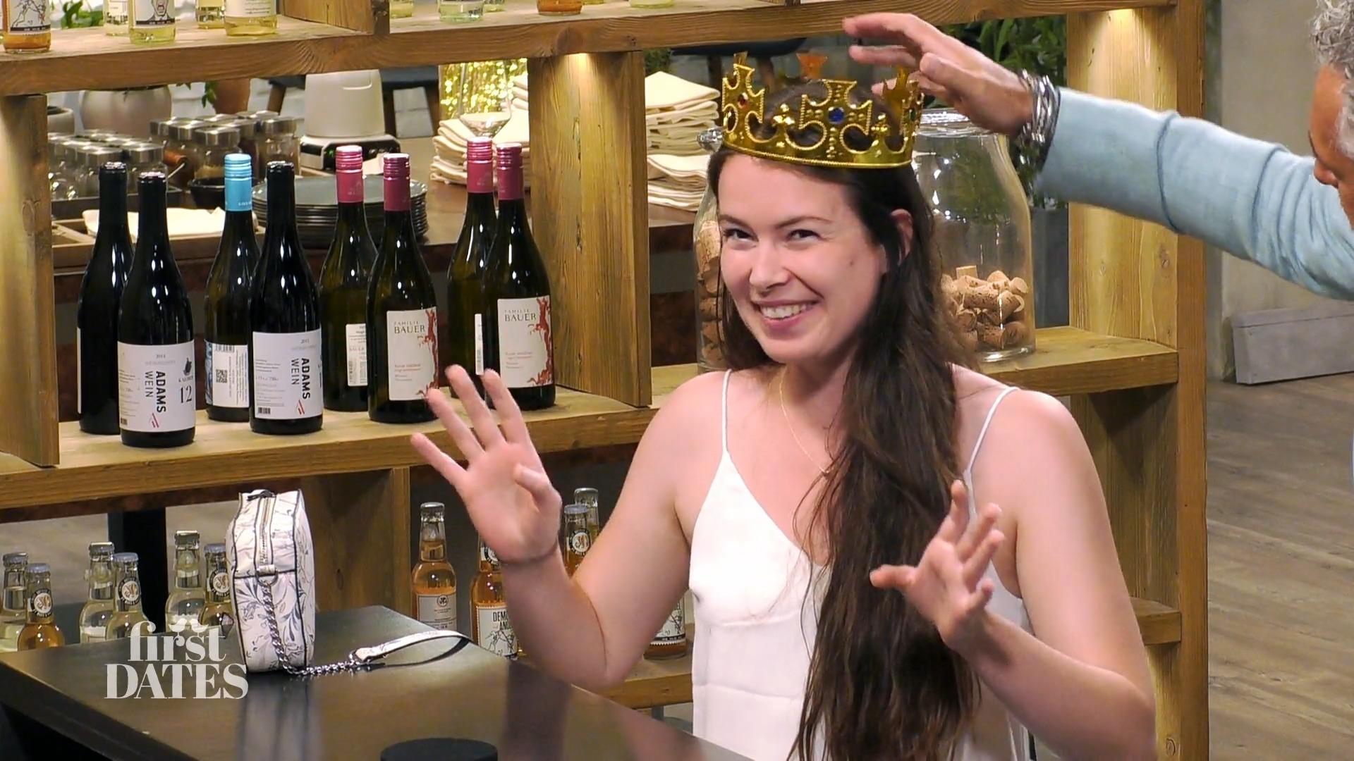 Tina bezeichnet sich als Bierkönigin