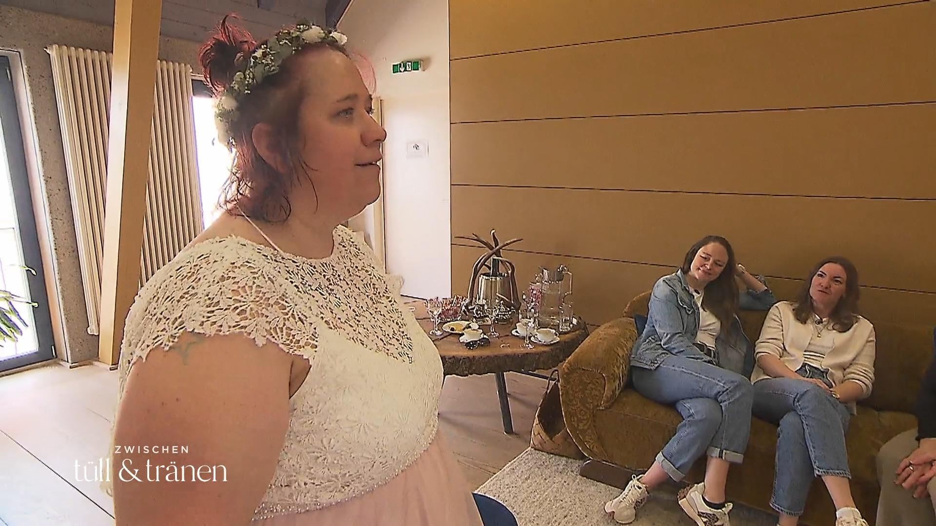 Braut Astrid will ein "Crazy"-Kleid