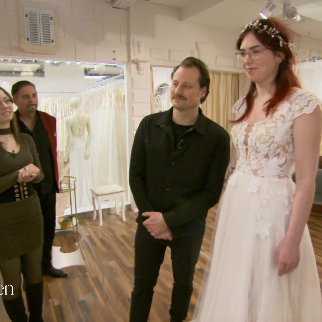 Sarahs Hochzeitskleid muss das Tattoo zeigen