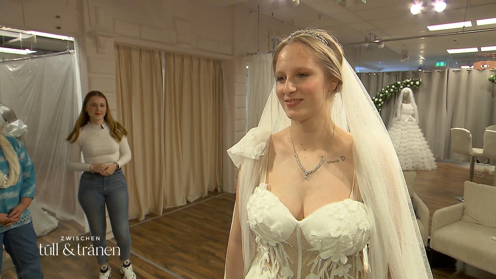Uwe kämpft um Charlins Prinzessinnenkleid