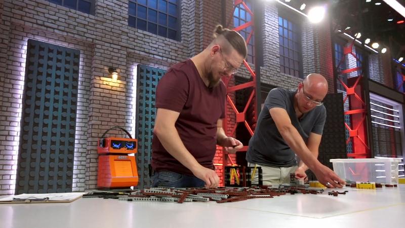 Tobi und Mäkkes entscheiden sich für die Kuckucksuhr