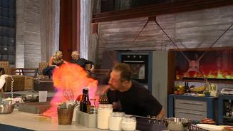 Evil Jared spuckt Flammen