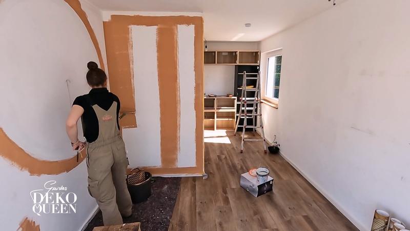 Der Salon bekommt einen neuen Anstrich
