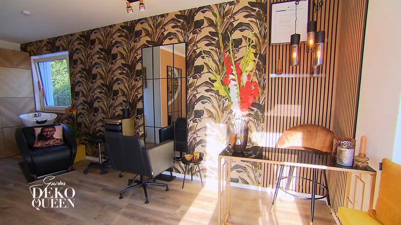 Die Kandidatinnen bewerten Mary-Joes neuen Friseursalon
