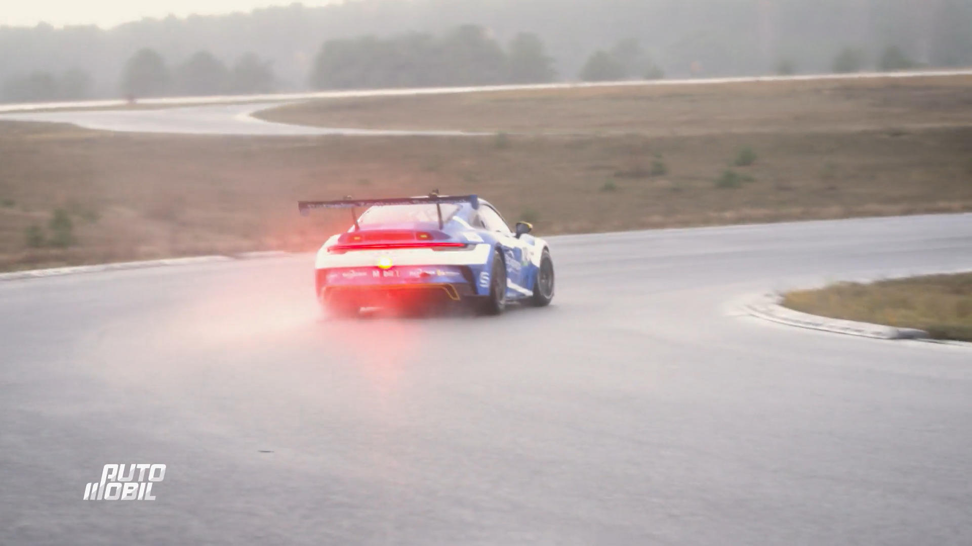 Lance Arnold gegen eine professionelle Motorsportlerin