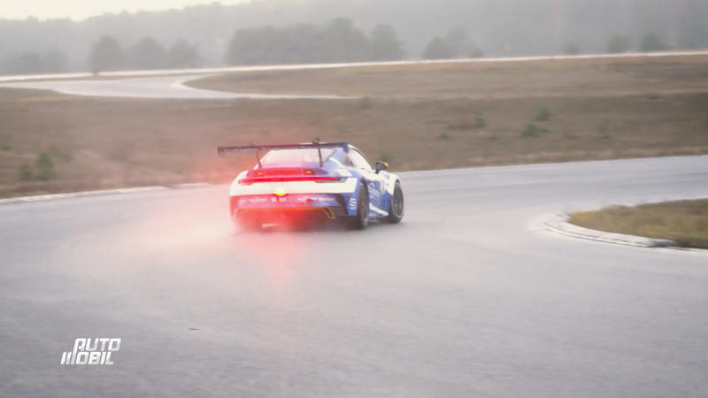 Lance Arnold gegen eine professionelle Motorsportlerin