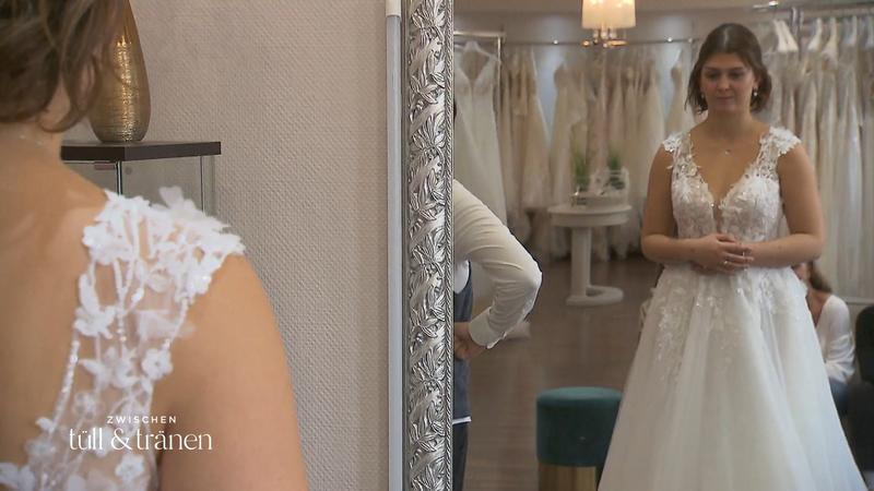 Wird sie sich im funkelnden Kleid wiederfinden?