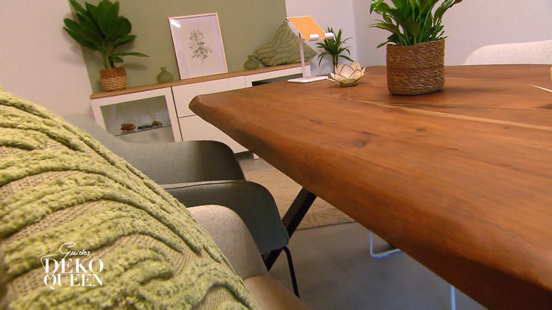 Melissa präsentiert ihren neuen Arbeitsraum