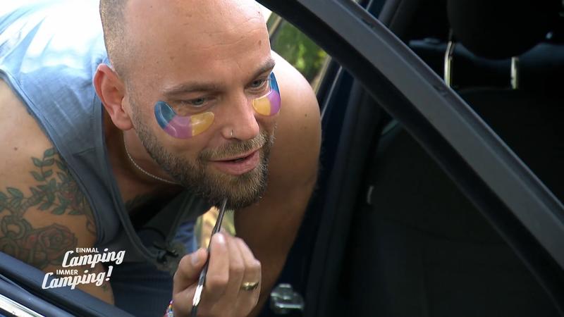 Dennis lässt sein Beautyprogramm nicht ausfallen