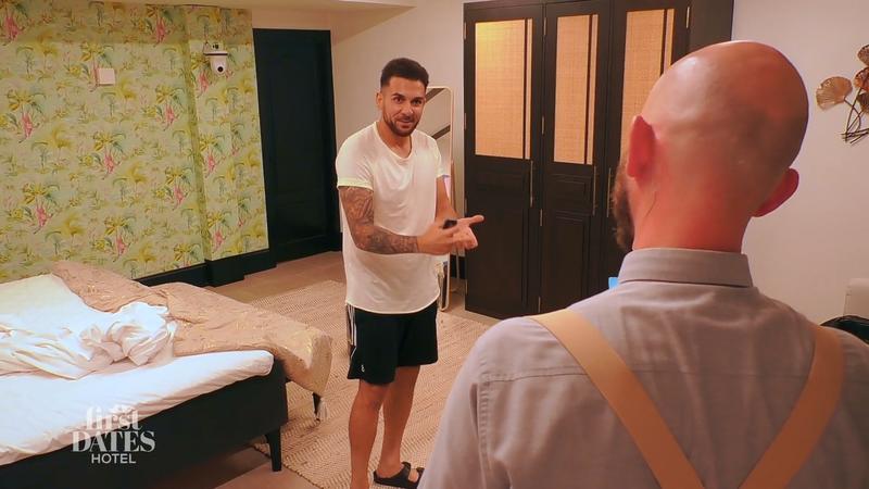 Was versteckt sich dort im Zimmer?