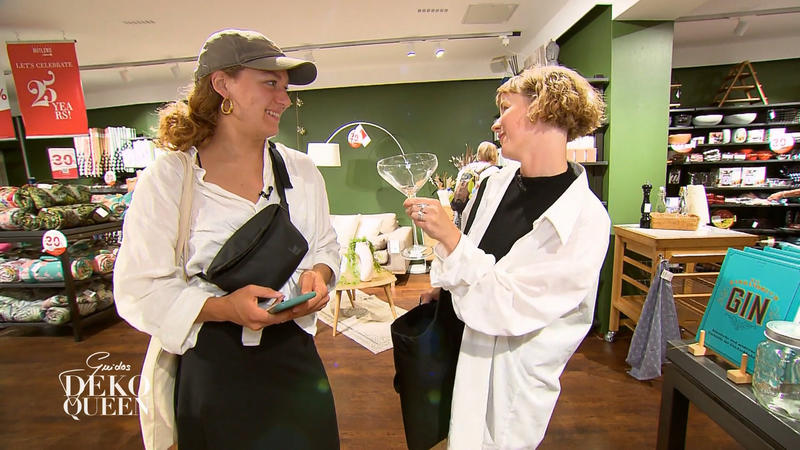 Elisa sucht Artikel, die nach Party schreien