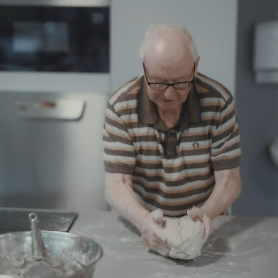 Plötzlich will Hermann Brot backen!
