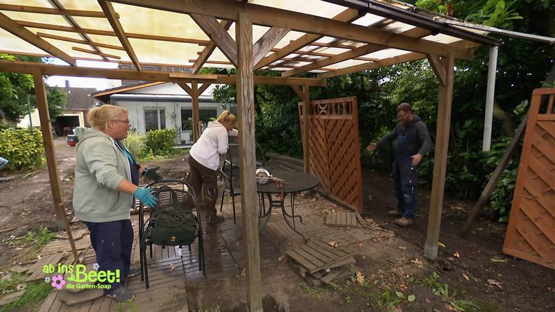 Nadine, Brigitte und Peter packen an
